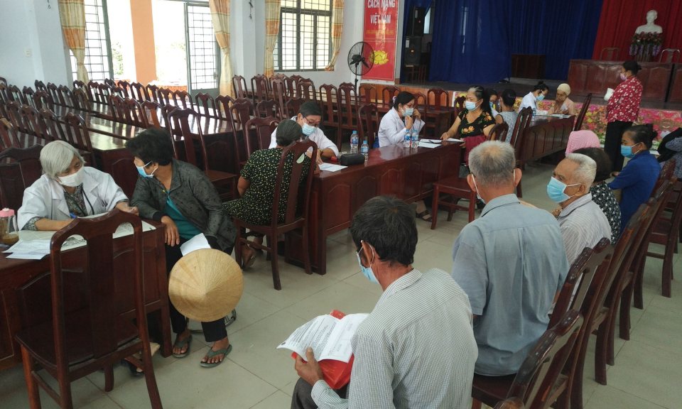 Đức Hòa: Khám bệnh miễn phí cho người cao tuổi, hộ nghèo