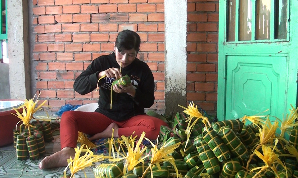 Nghề làm bánh tét, bánh ú ở Đức Hòa
