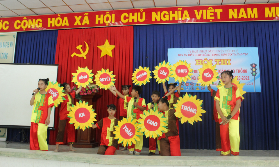 Đức Huệ: Tuyên truyền về an toàn giao thông cấp trung học cơ sở