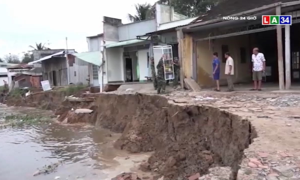 Vĩnh Long: Sạt lở bờ sông, hàng chục hộ dân bị đe dọa