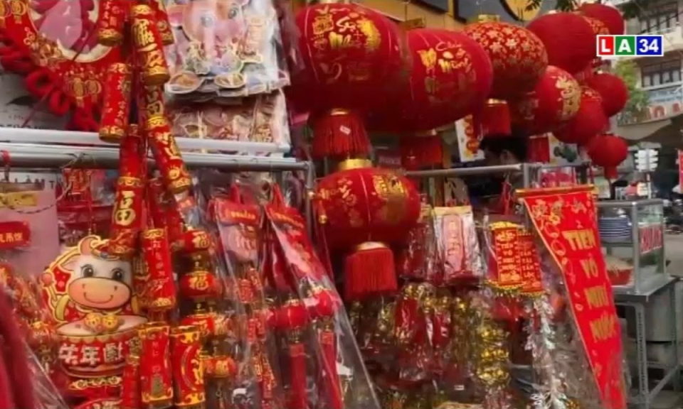 Sôi động thị trường đồ trang trí Tết