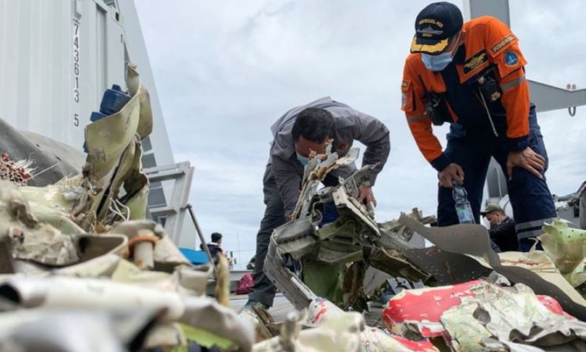 Indonesia dùng phương tiện lặn không người lái để tìm kiếm nạn nhân