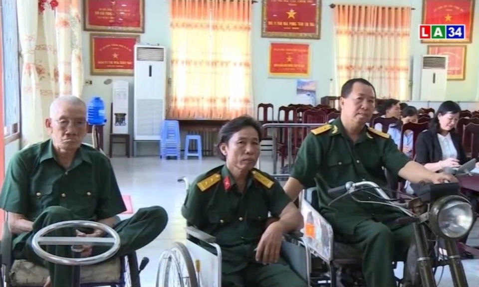 Long An: Phó Chủ Tịch UBND tỉnh &#8211; Phạm Tấn Hòa thăm, tặng quà Tết thương binh nặng ở Long Đất