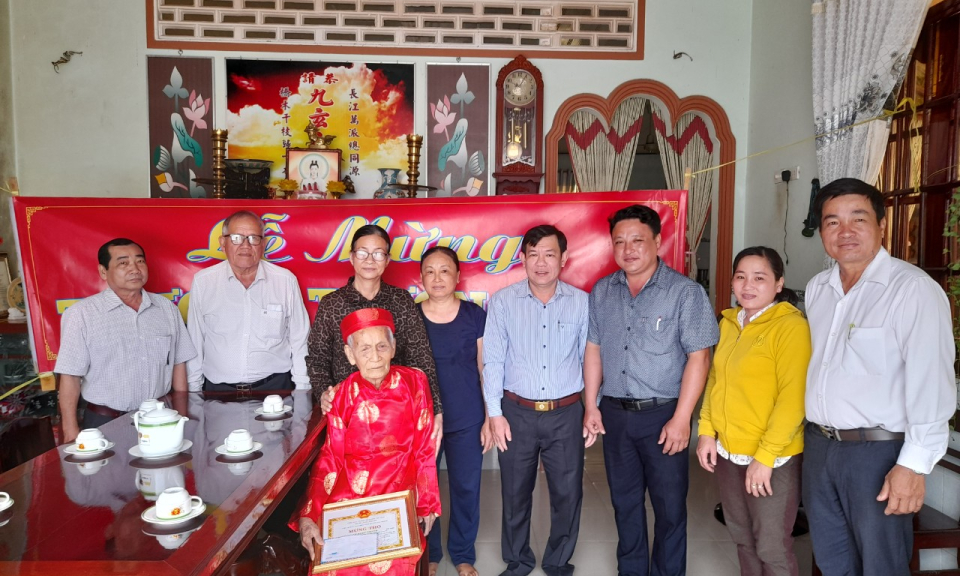 Tân Thạnh: Lễ mừng thọ cho các cụ cao niên