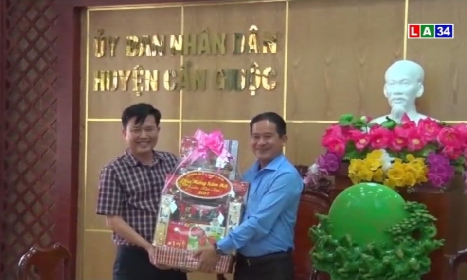 Long An: Chúc Tết và tặng quà gia đình chính sách, hộ nghèo và trẻ em