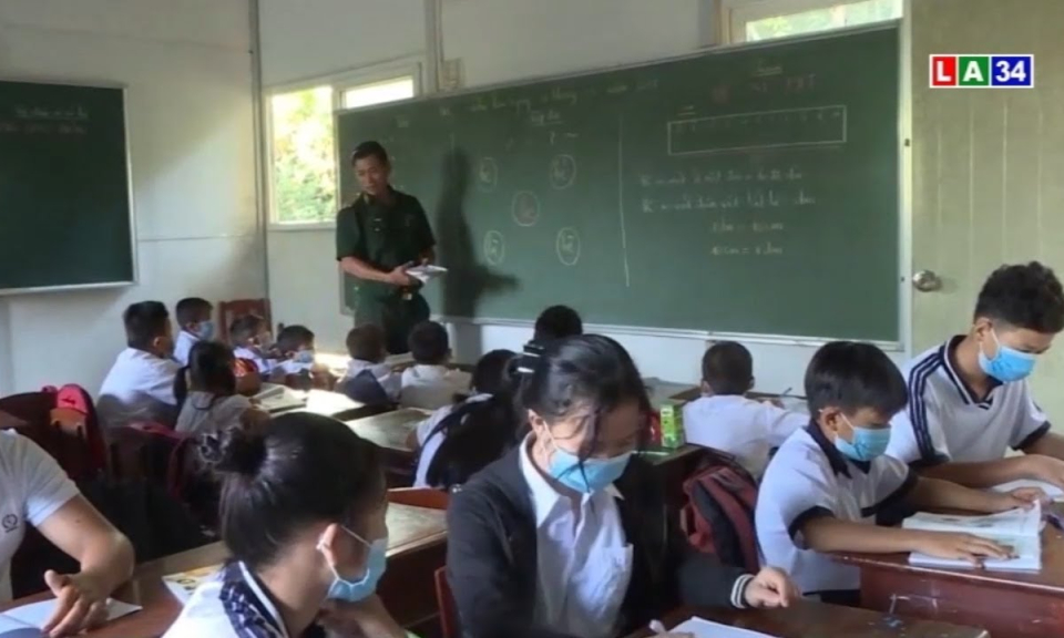 Lớp học đặc biệt nơi đảo xa của các chiến sỹ biên phòng