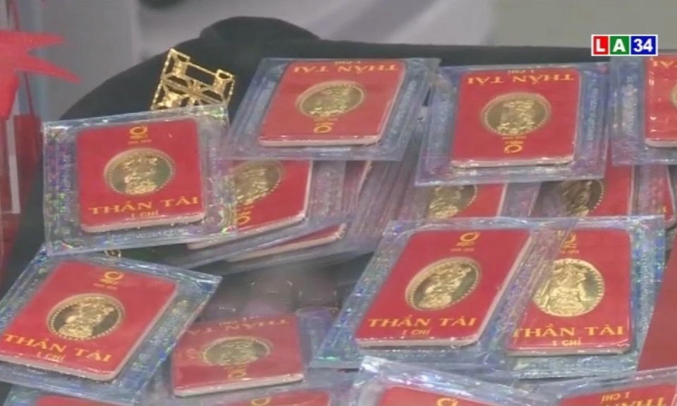 Không khí mua vàng ngày vía Thần tài ở TP.Tân An