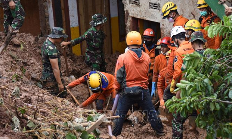 Lở đất tại mỏ vàng ở Indonesia, 5 người thiệt mạng và 70 người mất tích