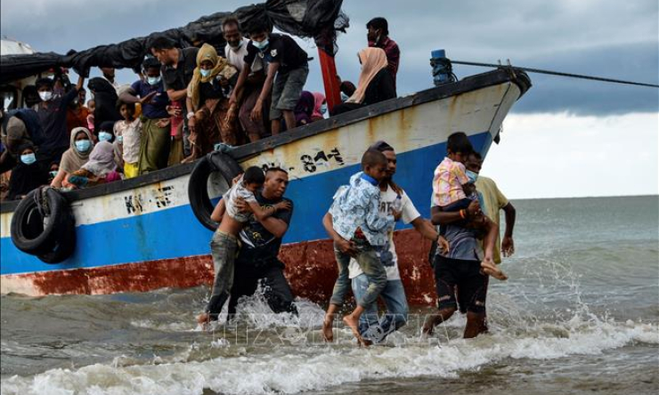 Tìm thấy chiếc thuyền chở 90 người tị nạn Rohingya trôi dạt trên biển