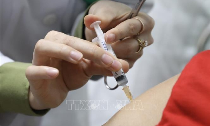 Tiêm thử nghiệm vaccine phòng COVID-19 giai đoạn 2 tại Long An