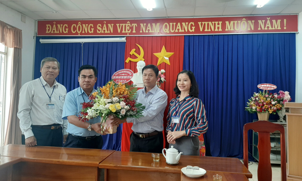 Lãnh đạo huyện Đức Hòa chúc mừng Ngày thầy thuốc Việt Nam