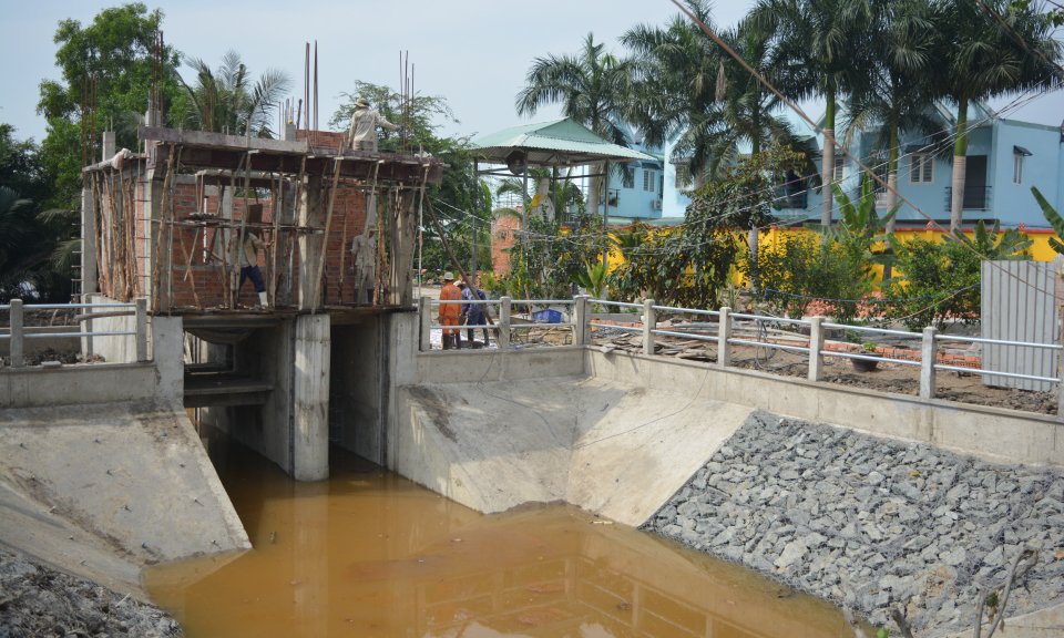 Cần Giuộc: Tập trung thi công các công trình thủy lợi phòng chống hạn mặn