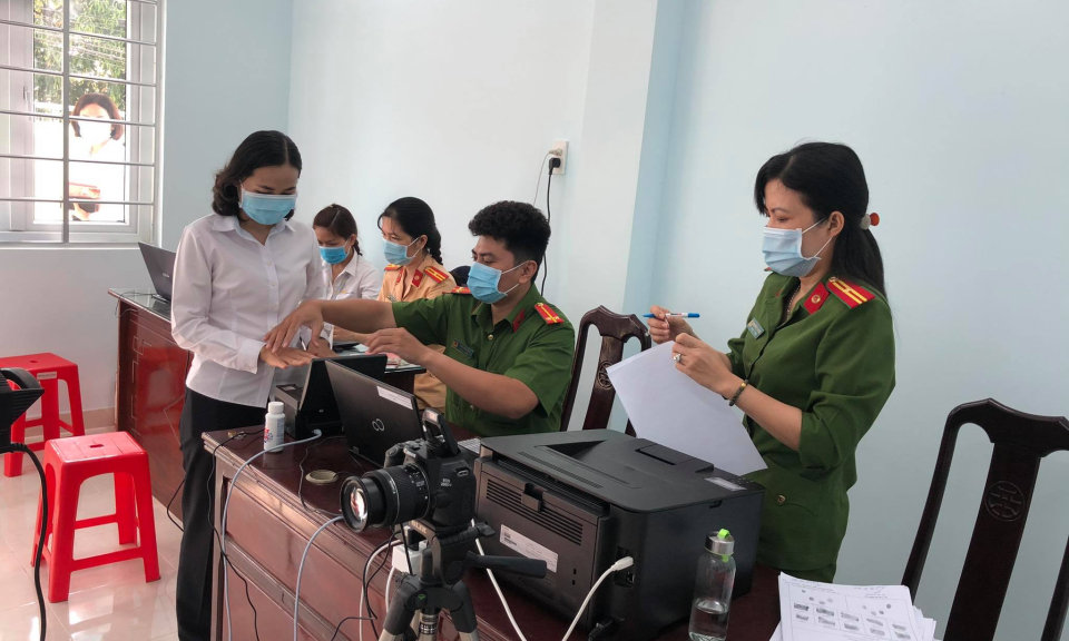 Bến Lức: Khẩn trương triển khai cấp thẻ căn cước công dân