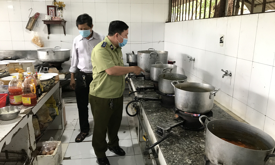 Cần Giuộc: Đảm bảo an toàn thực phẩm dịp tết