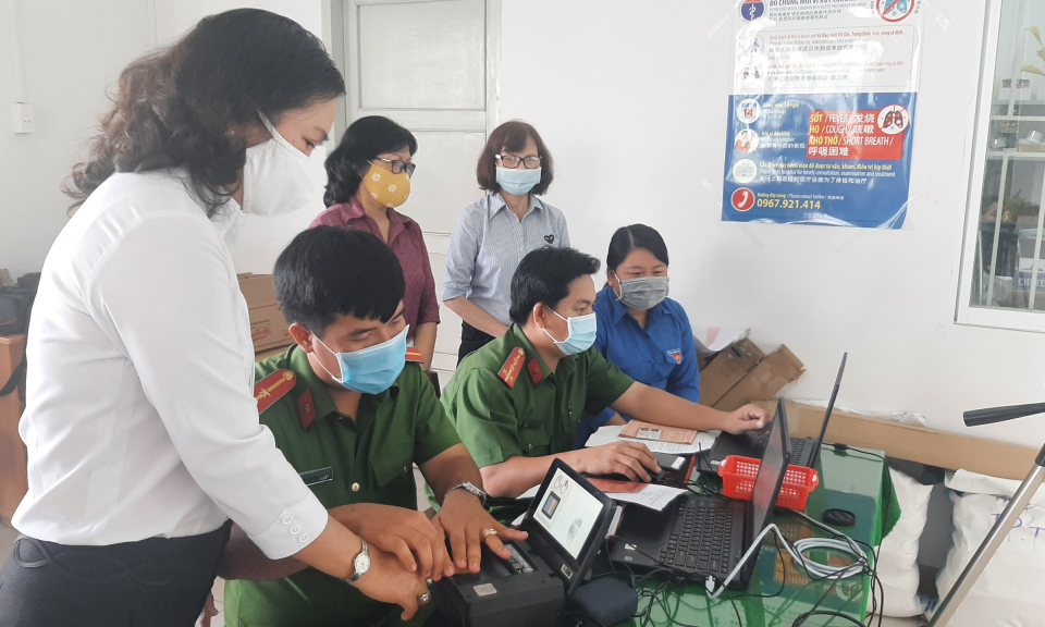 TP Tân An: Cấp gần 1000 thẻ căn cước công dân
