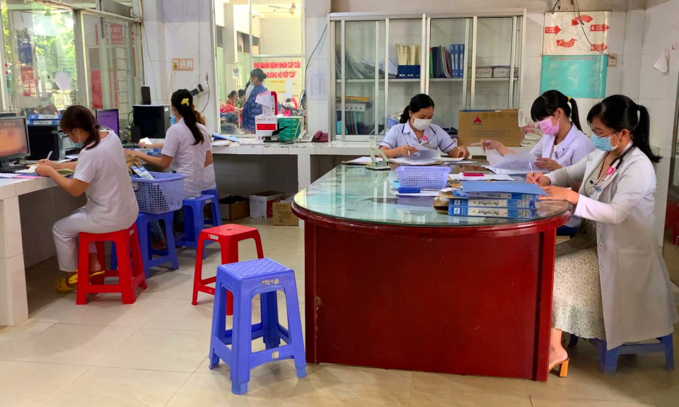 Tân Hưng: Những chiến sỹ áo trắng với cuộc chiến chống COVID-19