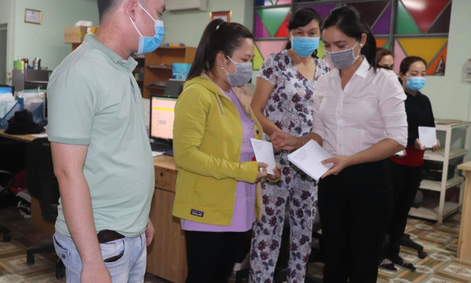 Bến Lức: Vận động trên 9,4 tỷ đồng trao tặng quà Tết cho các đối tượng