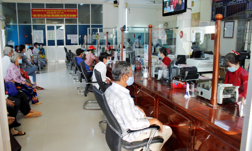 Các cơ quan đơn vị Cần Đước khẩn trương trong ngày làm việc đầu tiên