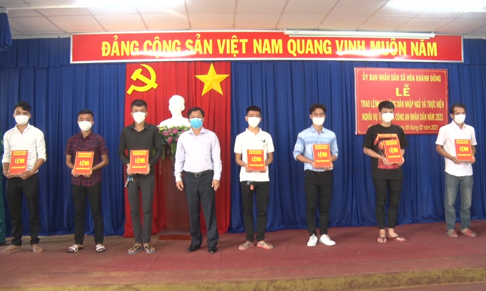 Đức Hòa: Trao lệnh gọi công dân nhập ngũ năm 2021