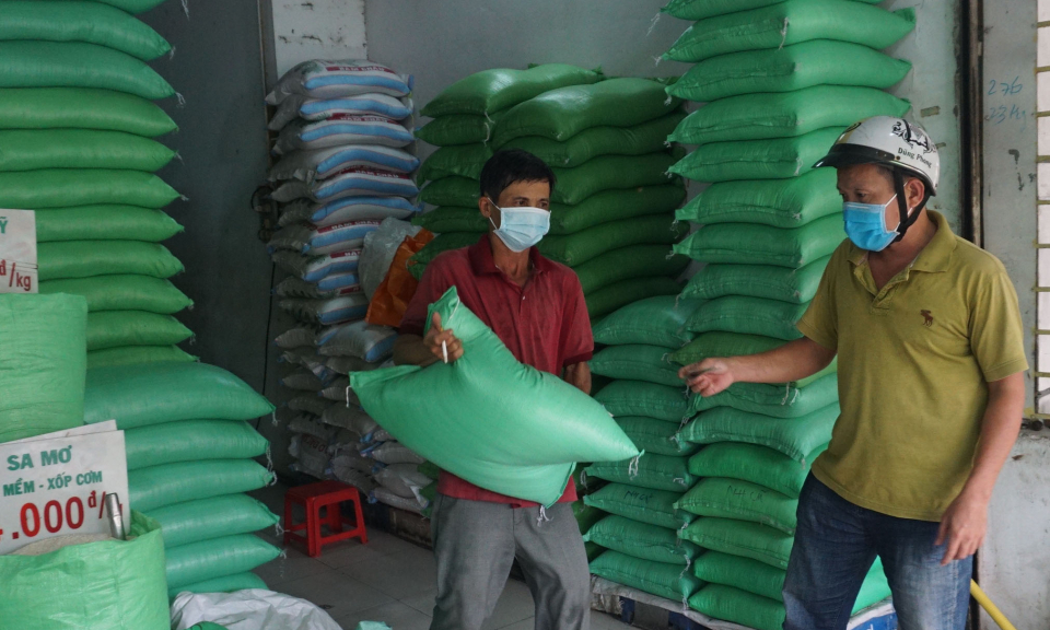 Người dân Bến Lức thực hiện nghiêm “Thông điệp 5K” của Bộ y tế