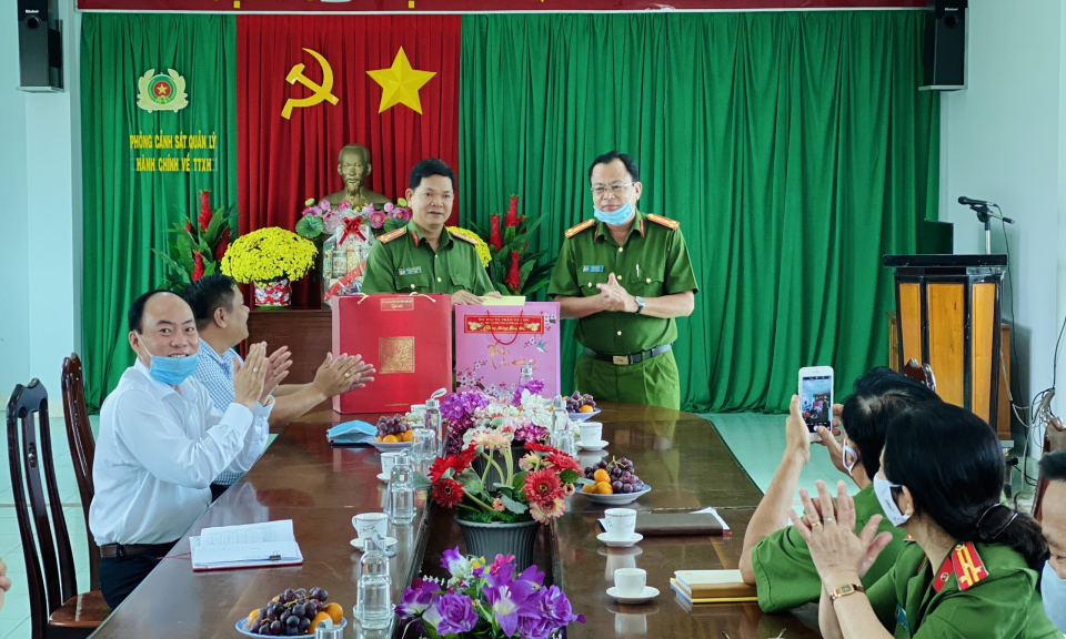 Ban An toàn giao thông tỉnh chúc Tết các đơn vị Công an