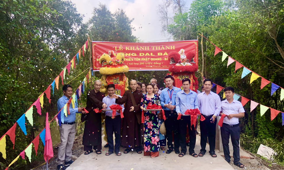 Thủ Thừa: Khánh Thành đường giao thông nông thôn