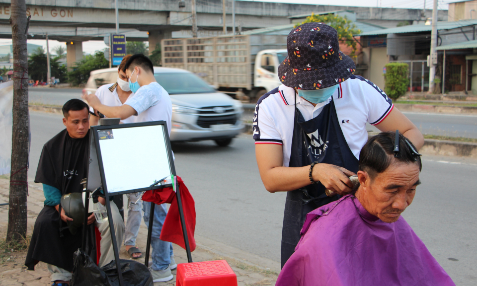 Đài phát thanh của chúng tôi mang đến những chương trình phát thanh vô cùng hấp dẫn và đa dạng. Với nhiều chủ đề đặc sắc, đài phát thanh này hứa hẹn sẽ giúp bạn có những giờ phút giải trí thú vị.