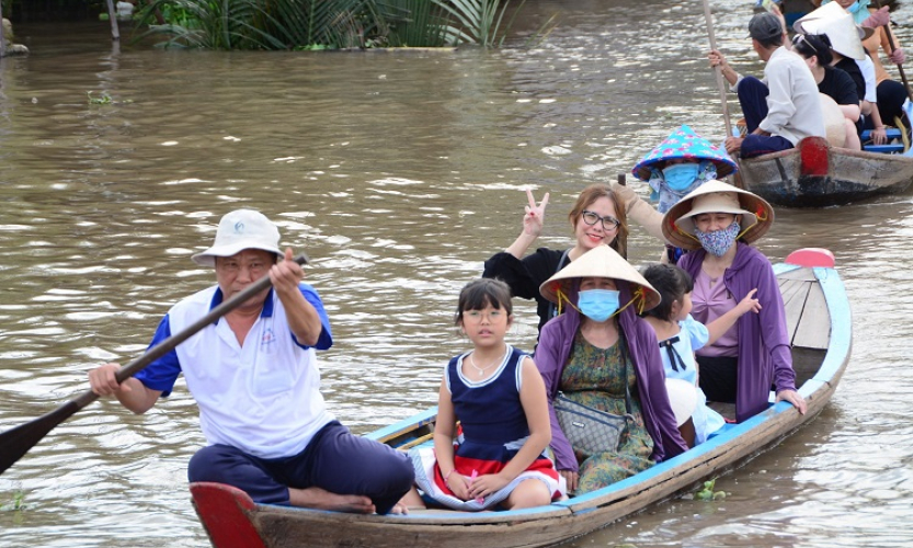 Sau thời gian dài “trắng tour” vì dịch bệnh COVID-19, hiện các công ty lữ hành tại TP Hồ Chí Minh đã có khách trở lại và lượng khách đăng kí tour gia đình đang tăng đáng kể.