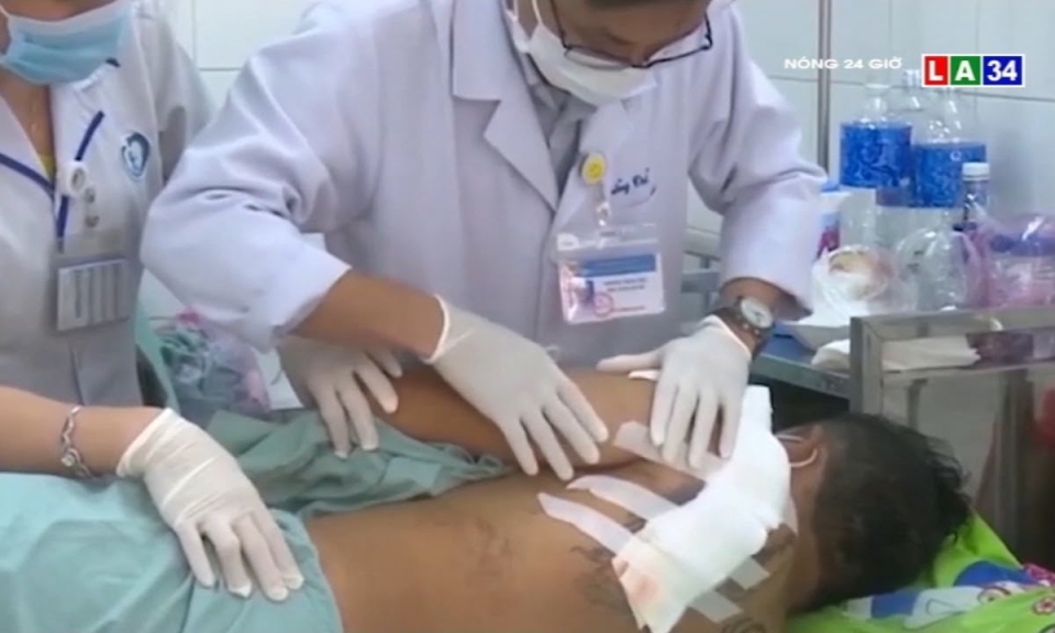 Đồng Nai: Người đàn ông bị gãy nát xương vai nghi bị bò tót húc