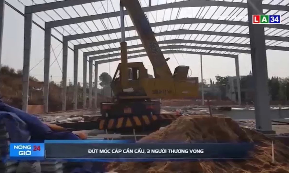 Đứt móc cáp cần cẩu, 3 người thương vong