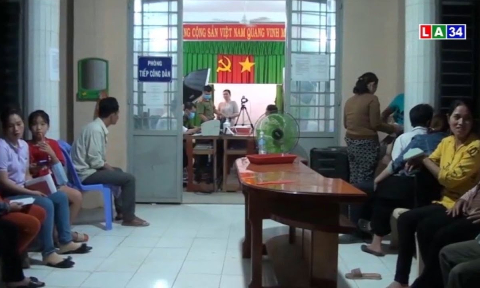 Công an Long An &#8220;chạy nước rút&#8221; làm căn cước công dân gắn chip đến 22 giờ