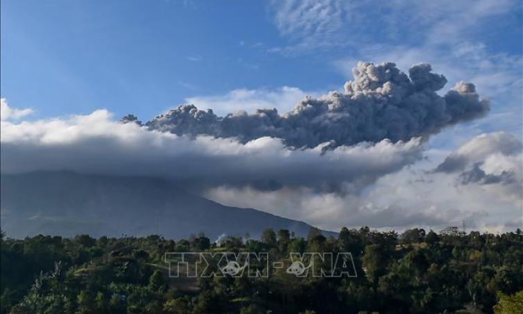 Indonesia: Núi lửa Sinabung lại phun trào cột tro bụi cao khoảng 3 km