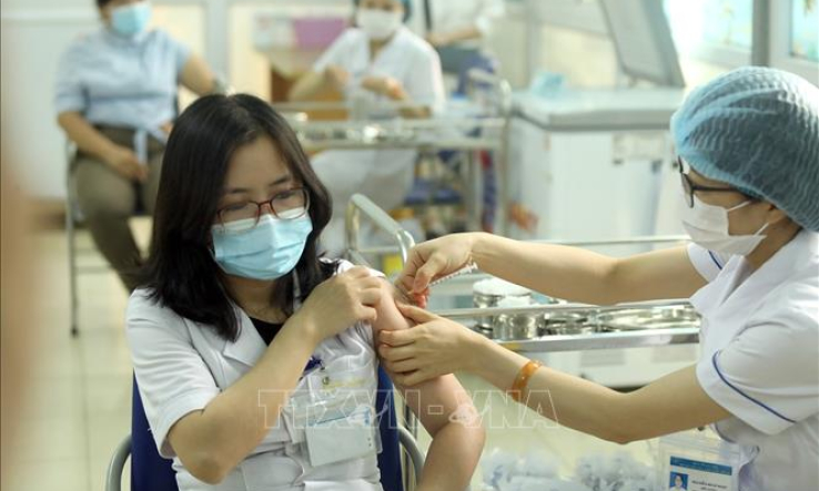 Mở lại các đường bay quốc tế bằng &#8216;hộ chiếu vaccine&#8217;: Chuyên gia nói gì?