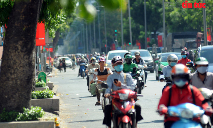 TP Hồ Chí Minh chịu đợt nắng nóng gay gắt kéo dài trong 4 ngày liên tiếp