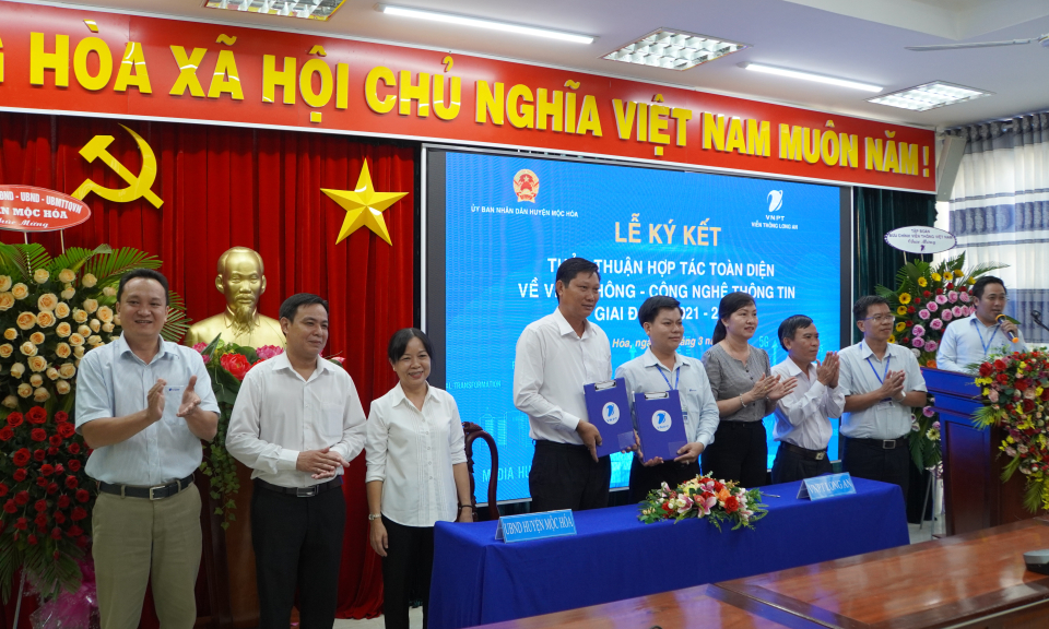 UBND Mộc Hóa ký thỏa thuận hợp tác với VNPT &#8211; Long An giai đoạn 2021 &#8211; 2025