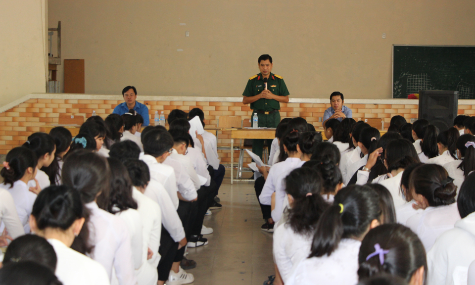 Thủ Thừa: Tư vấn hướng nghiệp cho học sinh