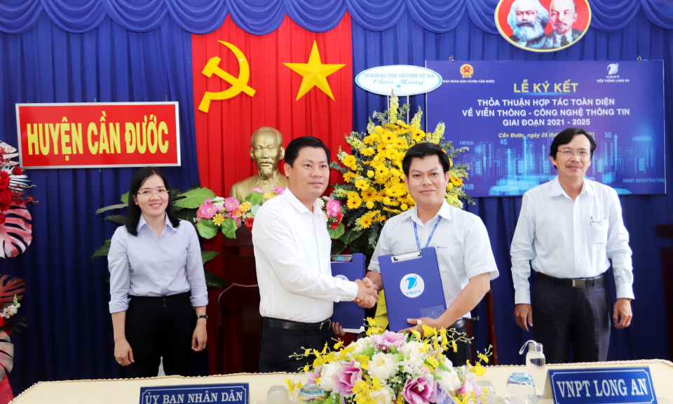 UBND Cần Đước và VNPT Long An ký kết thỏa thuận hợp tác về viễn thông, công nghệ thông tin