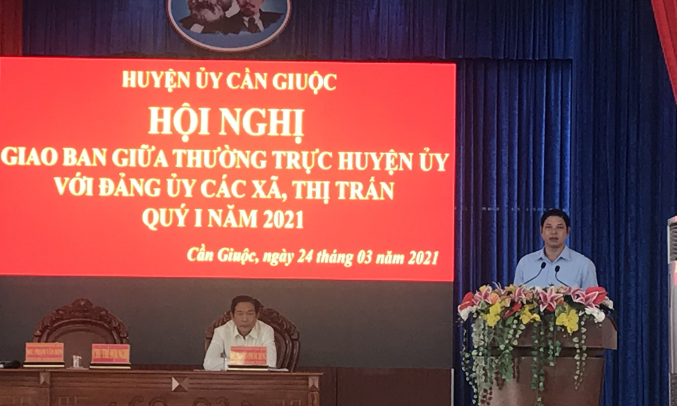 Hội nghị giao ban với Đảng ủy các xã, thị trấn huyện Cần Giuộc