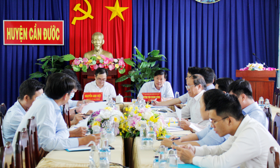 Sở Công thương làm việc với Ủy ban nhân dân huyện Cần Đước về việc di dời 4 Cụm công nghiệp