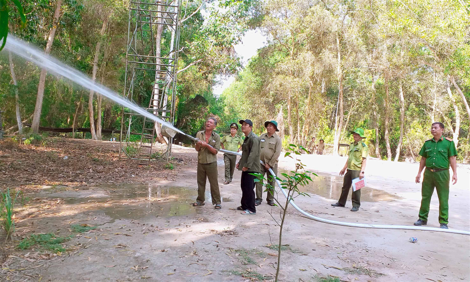 Kiểm tra công tác phòng chống cháy rừng tại huyện Tân Thạnh