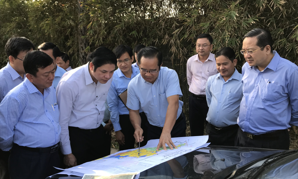 Bí thư tỉnh ủy-Nguyễn Văn Được làm việc tại huyện Cần Giuộc