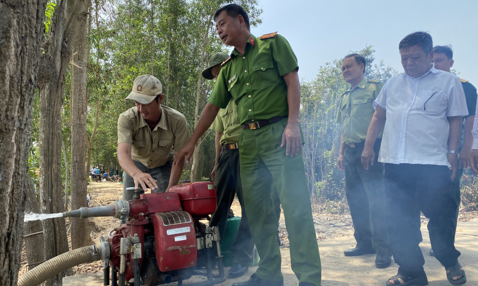 Kiểm tra công tác bảo vệ rừng mùa khô tại Thạnh Hóa