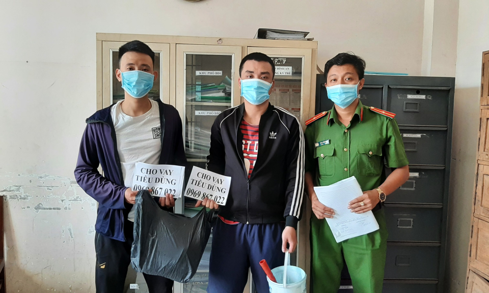 TP Tân An: Phát hiện, xử lý đối tượng dán, rải tờ rơi quảng cáo cho vay