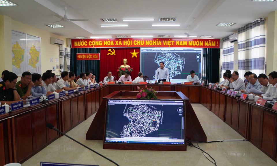 Phó chủ tịch UBND tỉnh- Phạm Tấn Hòa làm việc tại huyện Mộc Hóa