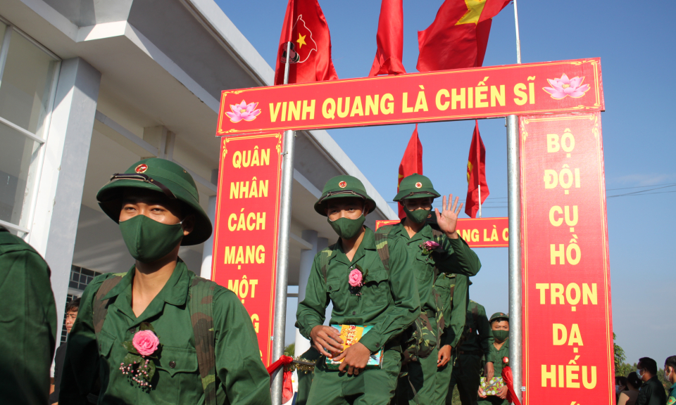 Các địa phương giao nhận quân nhanh gọn và đảm bảo an toàn phòng chống dịch COVID-19