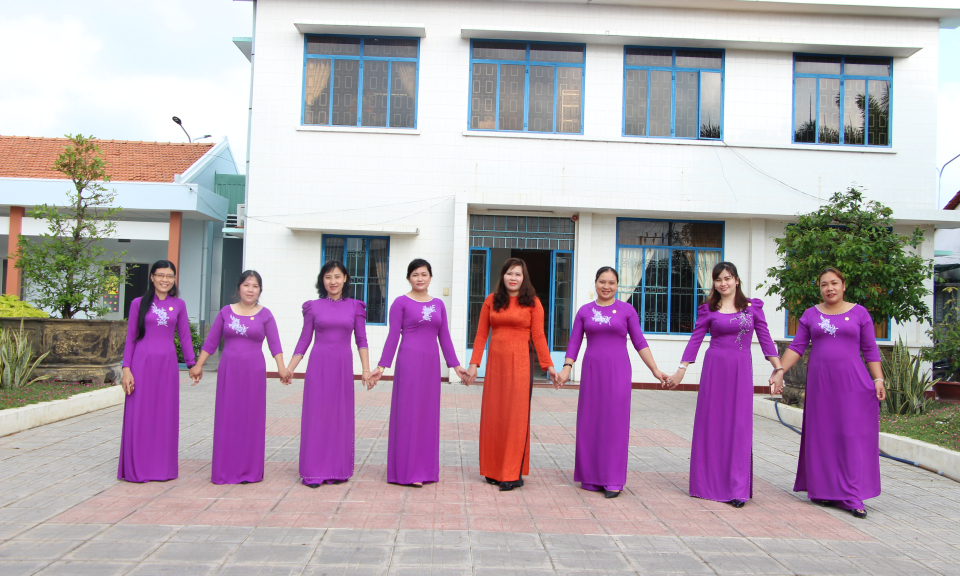 Nữ cán bộ công chức, viên chức hưởng ứng “Tuần lễ áo dài”