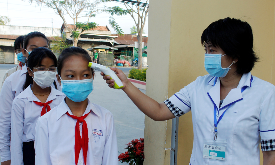 Học sinh phấn khởi trở lại trường sau thời gian nghỉ do ảnh hưởng dịch Covid-19