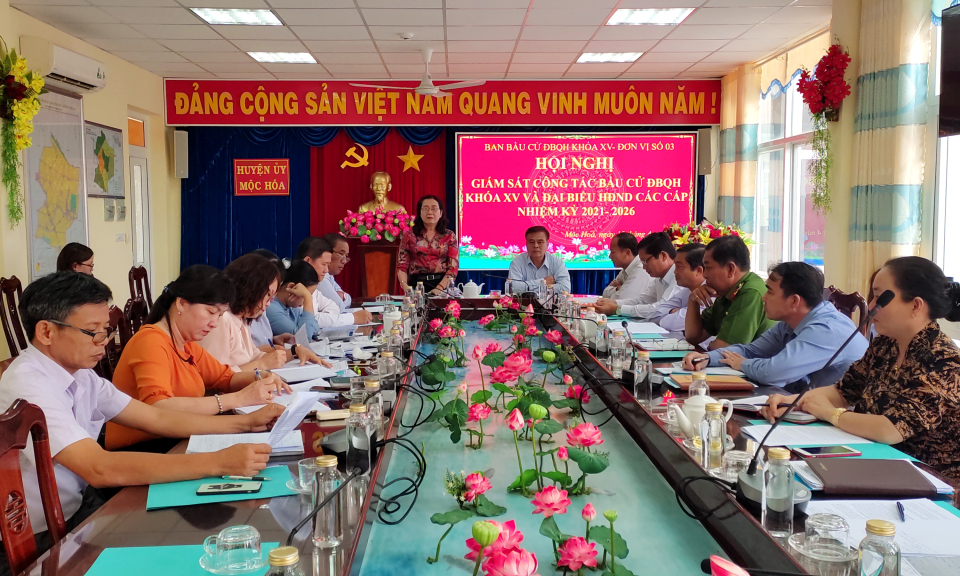 Kiểm tra giám sát công tác chuẩn bị bầu cử tại huyện Mộc Hóa