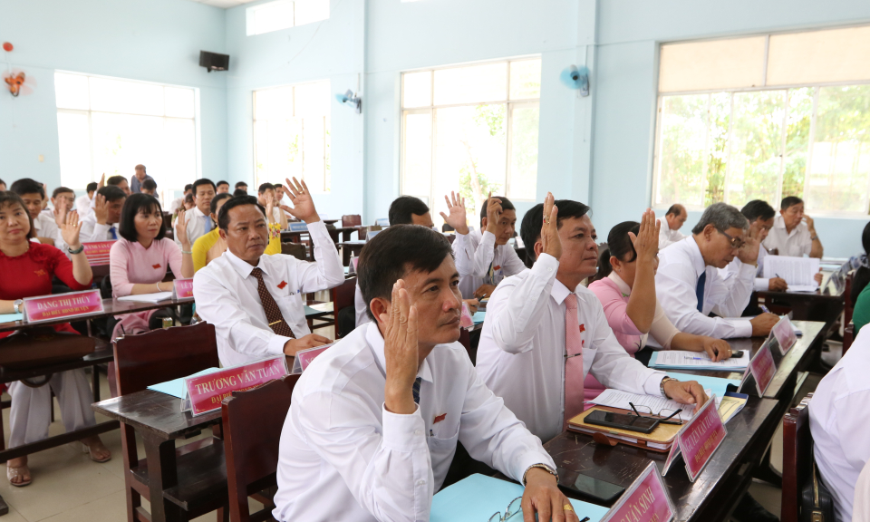 Kỳ họp thứ 17 HĐND huyện Đức Huệ thông qua 2 Nghị quyết quan trọng