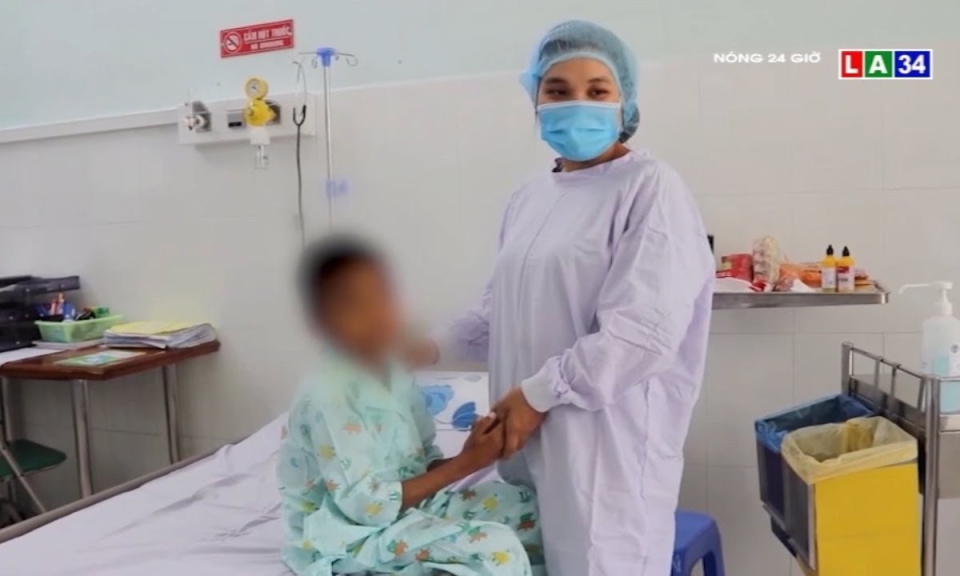 Người cha &#8220;chia&#8221; một quả thận cứu con trai
